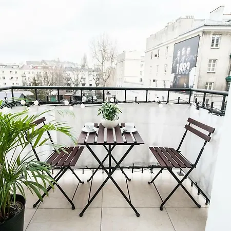 Oomph Dobra Central Luxurious 3 Bedroom