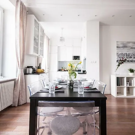 Oomph Dobra Central Luxurious 3 Bedroom 公寓 *
