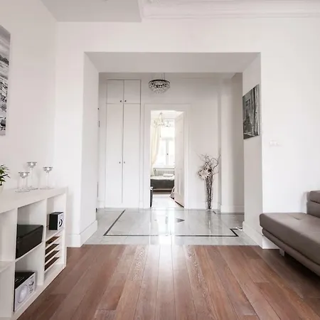 Oomph Dobra Central Luxurious 3 Bedroom *