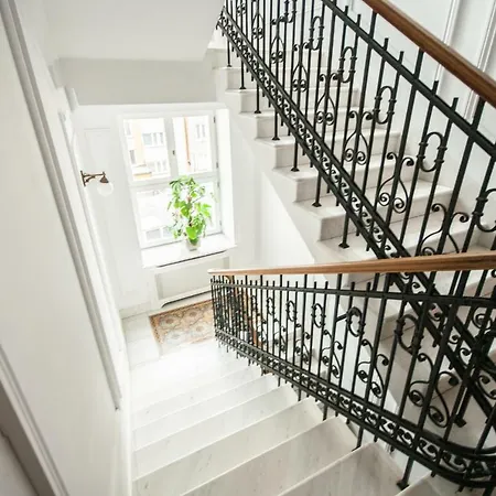 Oomph Dobra Central Luxurious 3 Bedroom 公寓 *